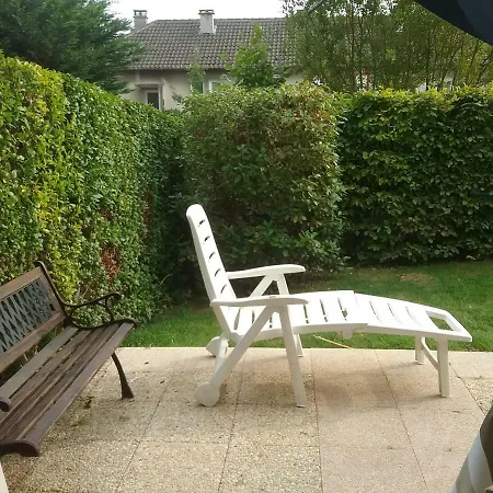 Proche Avec Jardin Ensoleille *