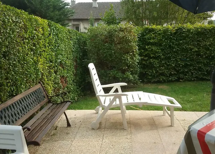 Proche Avec Jardin Ensoleille *