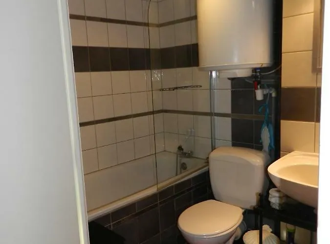 Proche Avec Jardin Ensoleille شقة *