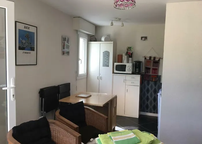 Proche Avec Jardin Ensoleille شقة